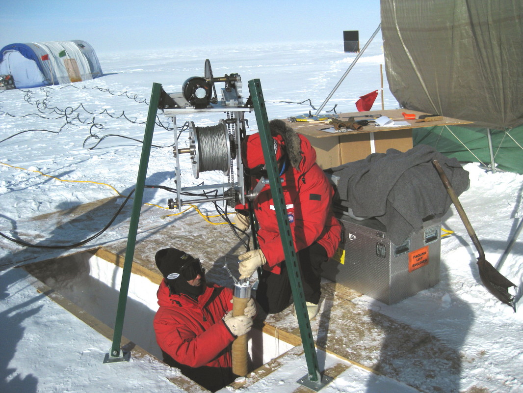 Sampling firn air at South Pole